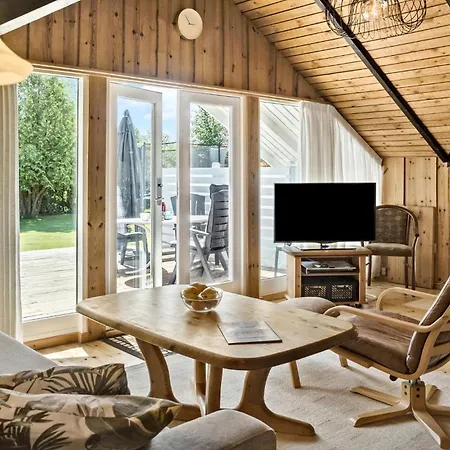 Дом отдыха 3 Bedroom Lovely In *